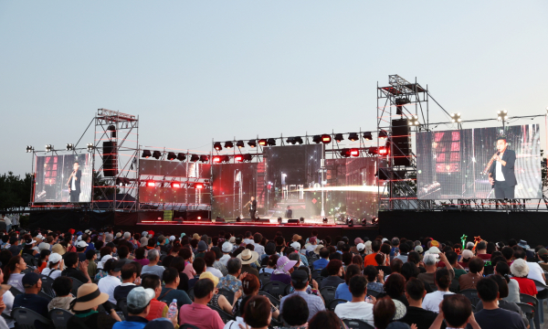 올해 태안지역 해수욕장을 찾은 피서객들(꽃지 찾아가는 선셋 음악회)