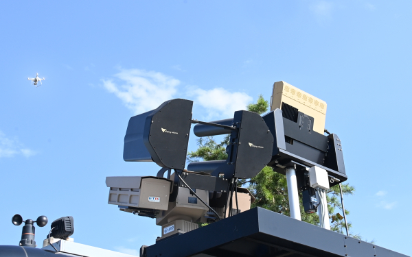 EO,IR 연동 레이다 불법드론 탐지 및 추적 기술 시연 장면