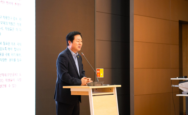 충청권역대학 교양교육 협력포럼 개최 (김정겸 총장 모습)