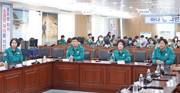 (왼쪽부터 김영희위원장, 강정규부의장, 오관영의장, 박철용위원장)