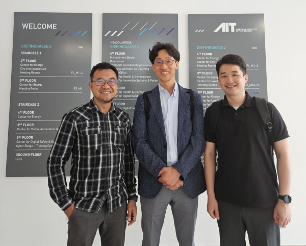 에너지연이 AIT에 방문해 사전 미팅을 가졌다(왼쪽부터 AIT의 라흐마트 아디 위보우 박사(과제 총괄 책임자), 에너지연 박구곤 박사, 이은직 박사)