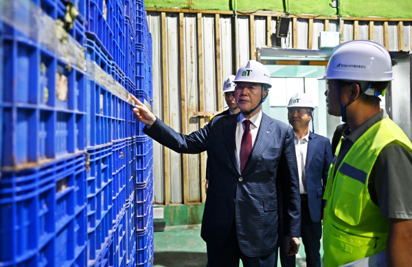 이천비축기지 현장 점검 중인 홍문표 사장