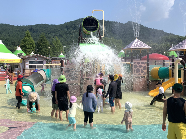 7월 20일부터 8월 25일까지 운영된 야외 물놀이장, 여름 테마파크