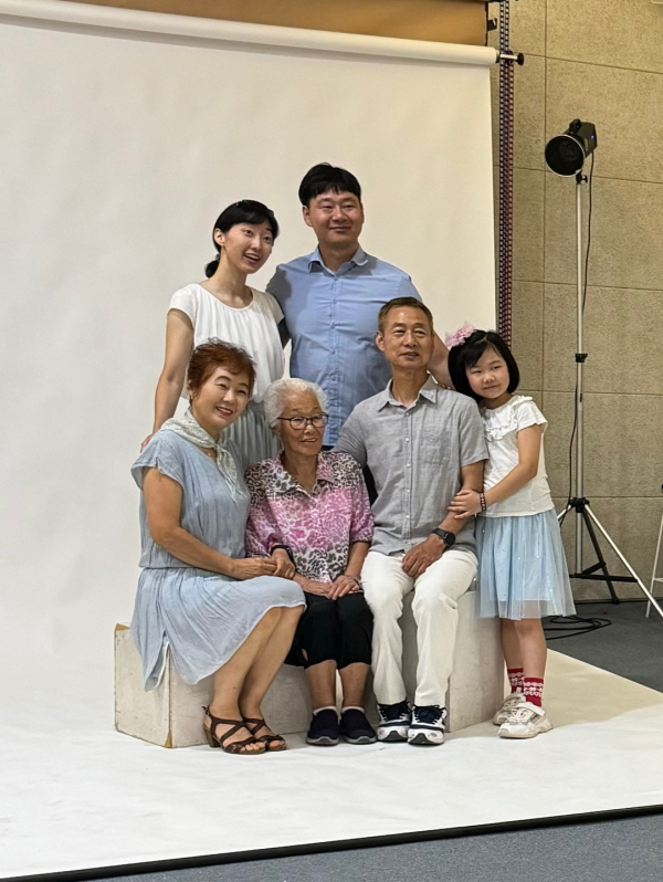 3대 가족사진 촬영 현장 모습