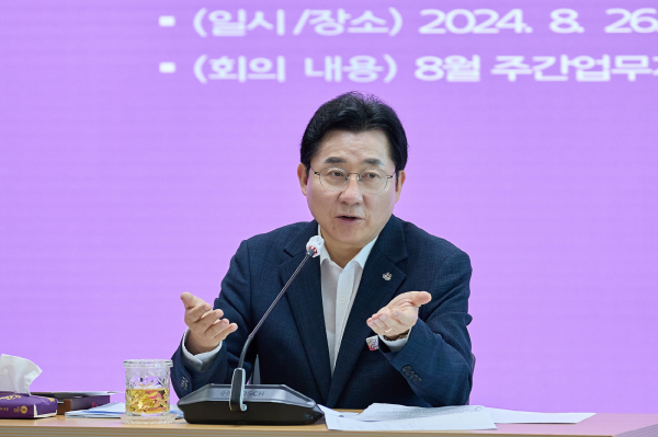 26일 주간간부회의를 주재하고 있는 박경귀 시장