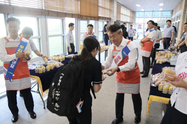 대전여상에서 '아침밥 먹기 캠페인' 진행  모습