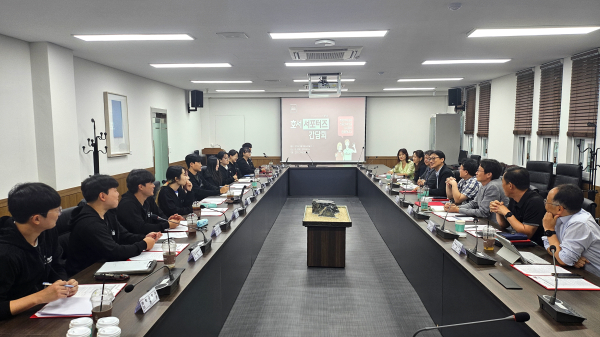 지난달 30일, 학생 모니터링단과 함께하는 간담회 모습