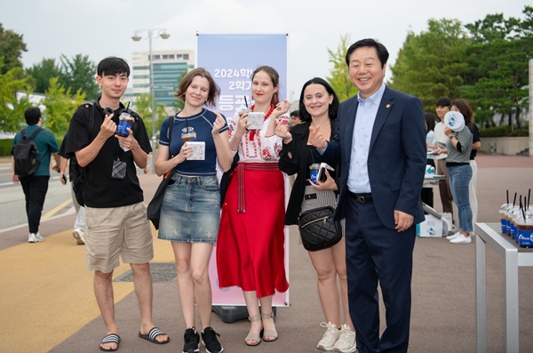 충남대 2학기 개강맞이 등굣길 환영행사