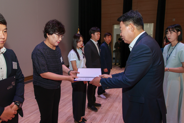 적극행정 우수공무원 시상 모습