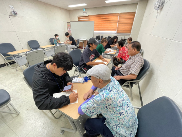 청양군 노인종합복지관에서 ‘어르신 기초능력 검사 프로그램’ 운영 모습