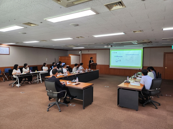 지난 30일 대전교통공사에서 유운호 경영이사를 주재로‘데이터분석 현장실습’운영 완료 보고회를 개최하고 있다.