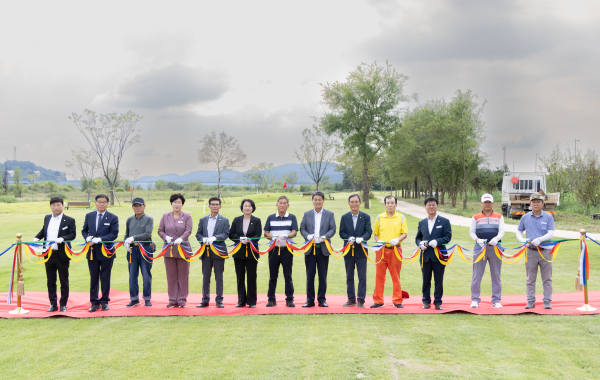 청양군 18홀 규모 금강변 파크골프장 개장식 모습
