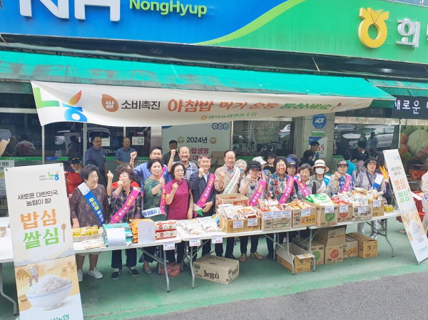 지난 3일 하나로마트 매봉점에서 '아침밥 먹기 캠페인' 진행 모습