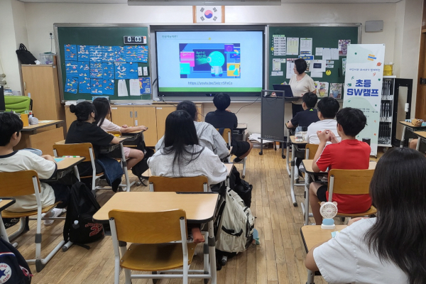 용연초 '초등 SW캠프' 진행 모습