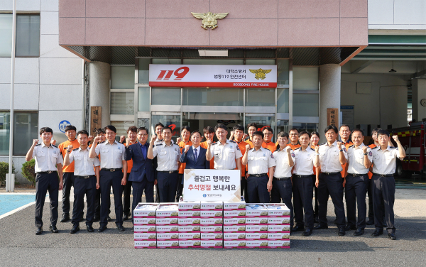 추석명절 맞이 대덕소방서 위문 방문한 설동호 교육감과 단체사진