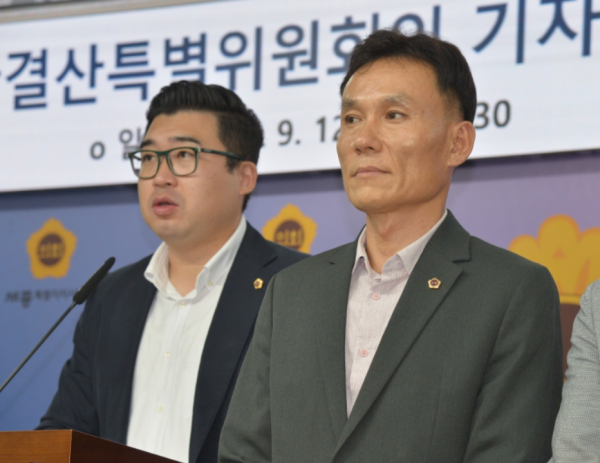 최원석 예결위 부위원장, 윤지성 예결위원