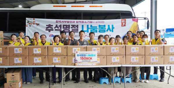 지난 12일 충남 태안군청에서 회사 노동조합, 8개 협력회사와 ‘취약계층을 위한 반찬 만들기 봉사활동’ 진행