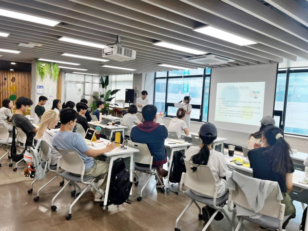 천안시가 운영 중인 ‘청년도전지원사업’에 청년들이 참여하고 있다.