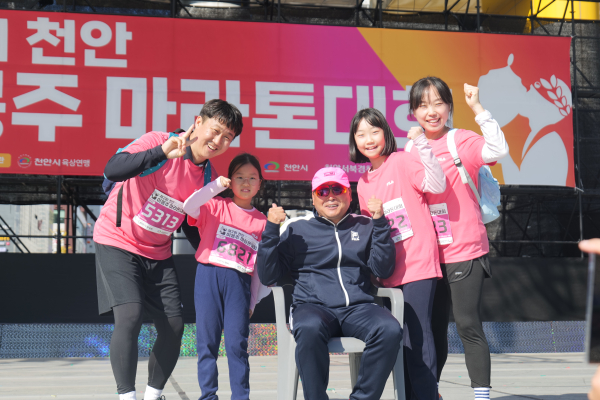 지난해 열린 ‘제2회 천안 이봉주 마라톤대회’ 모습.