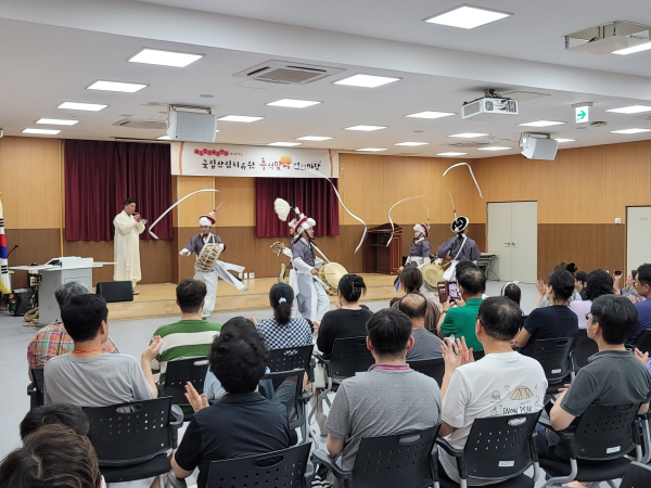 '가을 숲에서 즐기는 한가위 휴식' 프로그램 진행 모습