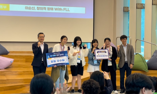 ‘2024 아산 학생 AI·SW 창의 한마당’에 코딩아이 동아리와 인피니티 동아리 출전해 수상 모습