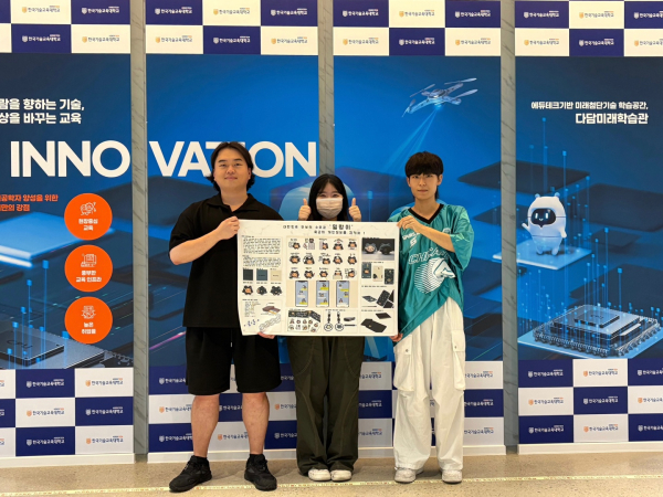 대한민국 호국미술대전 ‘특선’ 수상 모습 (왼쪽부터 황치현, 이소영, 신재웅 학생)