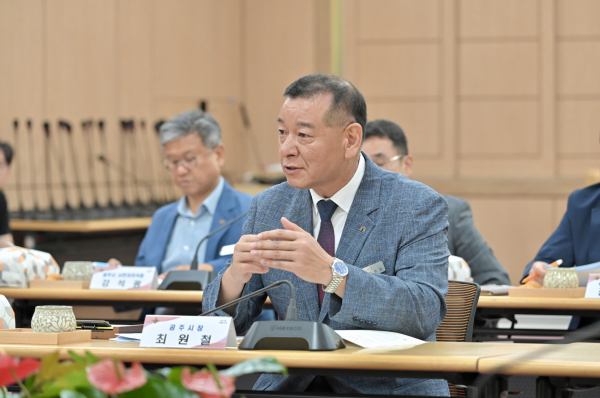 지역 국회의원과 정책간담회에서 최원철 시장 건의 모습