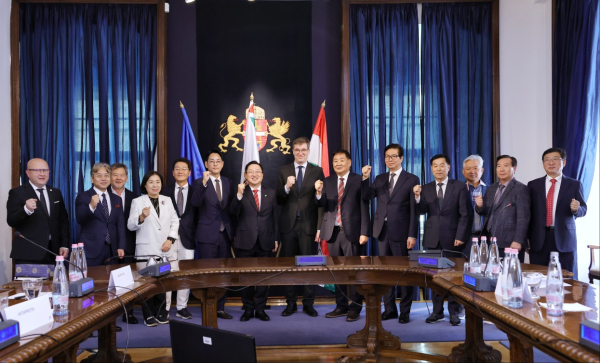 이장우 대전시장과 경제사절단이 부다페스트시청을 방문했다