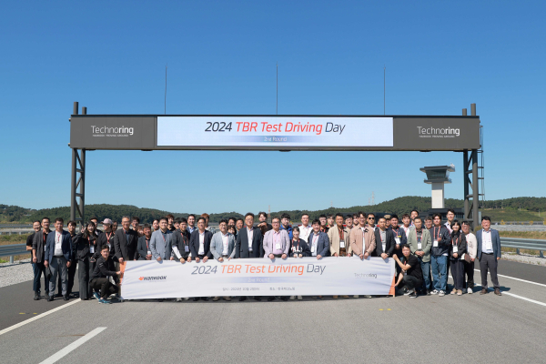 10월 2일 한국테크노링서 딜러 및 인플루언서 초청해 트럭용 타이어 행사 진행