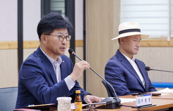 최충규 대덕구청장이 대덕구 정책자문단 회의에서 발언하고 있다.