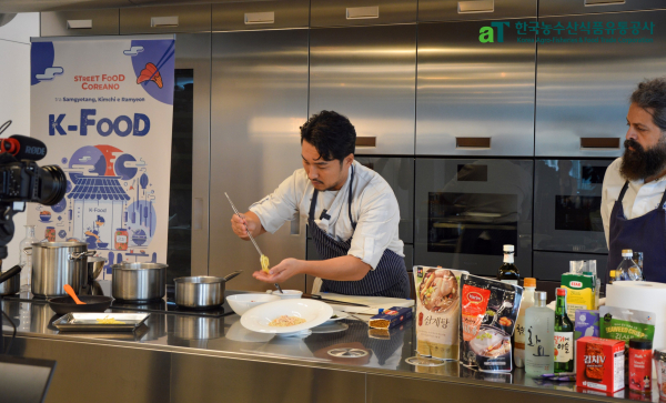 현지 미디어와 SNS 라이브 전파를 탄 행사 현장