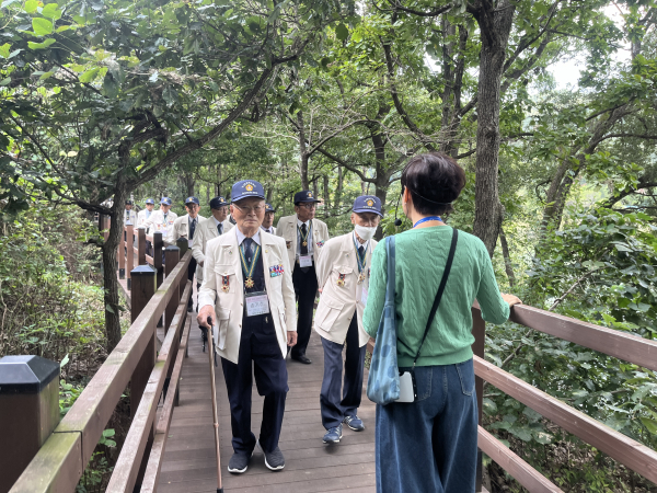 대전시 거주 장애인과 6.25 참전용사 40명을 초청 대청호 생태테마관광 팸투어 진행 모습
