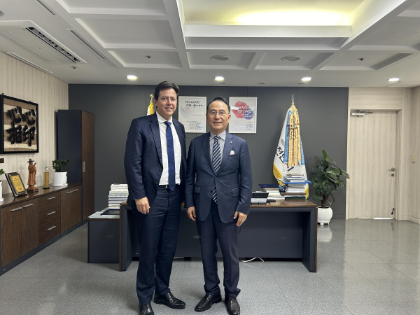 자크벨트랑 다쏘시스템 공공.스마트시티분야 부사장 접견 모습