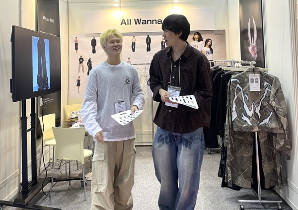 배재대 의류패션학과 학생들이 참가한 패션월드 도쿄 부스