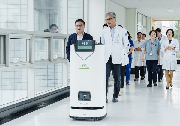 충남대병원 자율주행 이송 로봇 기념식