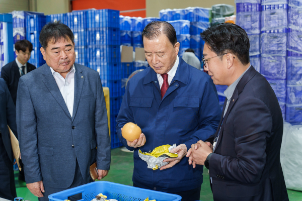 나주배원예농협 방문 현장사진     * aT 홍문표 사장(가운데)