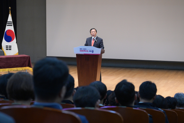 17일 시청 여민실에서 직원 소통행사 진행 중인 최민호 세종시장