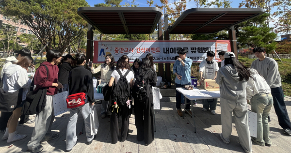 지난 17일 교내 혜윰광장에서 중간고사 기간 재학생들을 응원하는 ‘내 이름을 맞춰봐’ 행사를 개최했다.