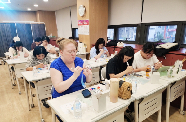 대전시 외국인주민 통합지원센터가 지난 19일 방글라데시 문화교육을 끝으로 ‘2024년 세계 도시 문화교육’을 마쳤다.