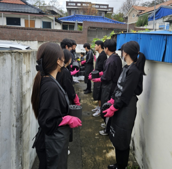 JM휘트니스 임직원 연탄나눔 행사 모습