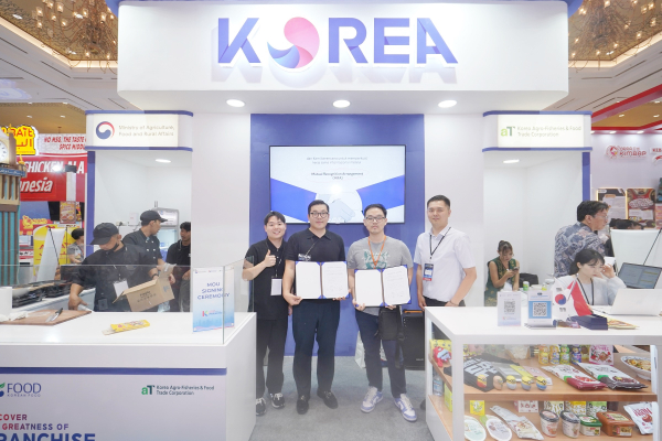 인니 FLEI 프랜차이즈 박람회 한국관 MOU 체결식 모습