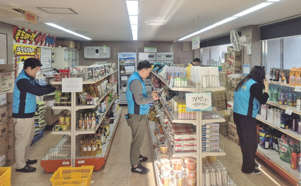 지난 23일 유성구 송강사회복지회관을 찾아 봉사활동 진행 모습