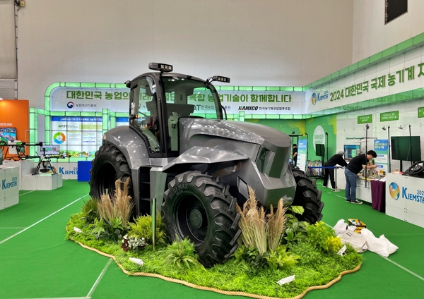 수소연료전지 기반 110kW급 트랙터 시제품