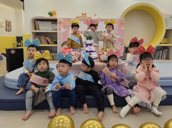 기저귀 파티 참여 어린이 단체사진