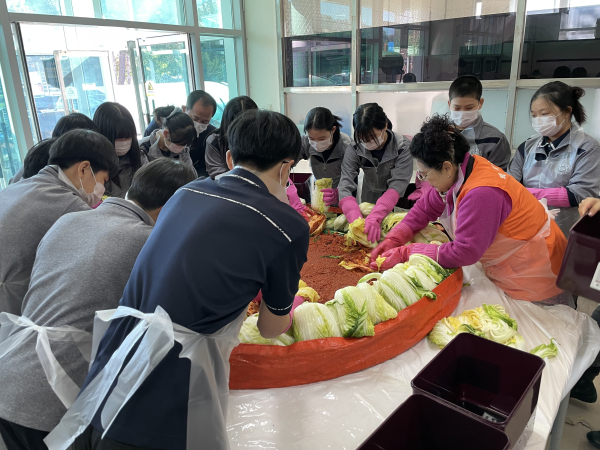 기성종합복지관 이웃사랑 김장나눔 행사 진행