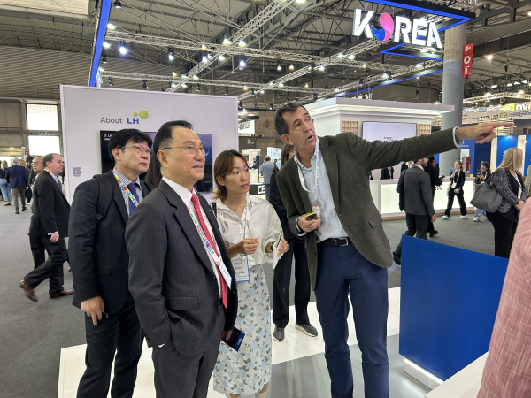 마드리드시 관계자의 스마트도시 정책 설명 모습