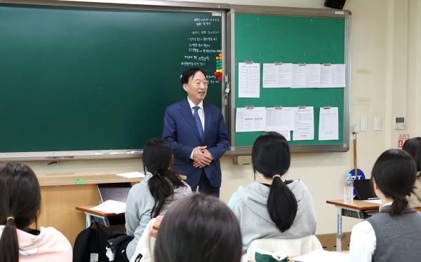 설동호 교육감, 수능 시행 준비 점검 및 수험생 격려 모습