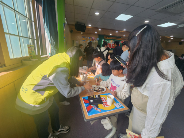 지난 9일 지역 주민과 함께하는 ‘초미니 어울림픽’ 놀이축제 진행 기념사진