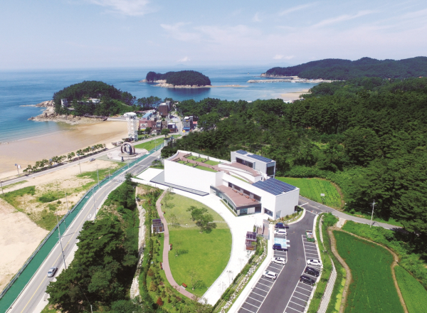 유류피해극복기념관 전경