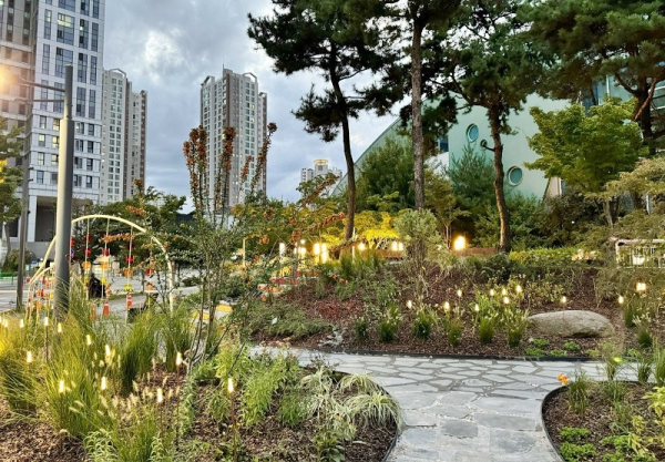 어진동 복합커뮤니티센터 - 츄팀 낙화유정원